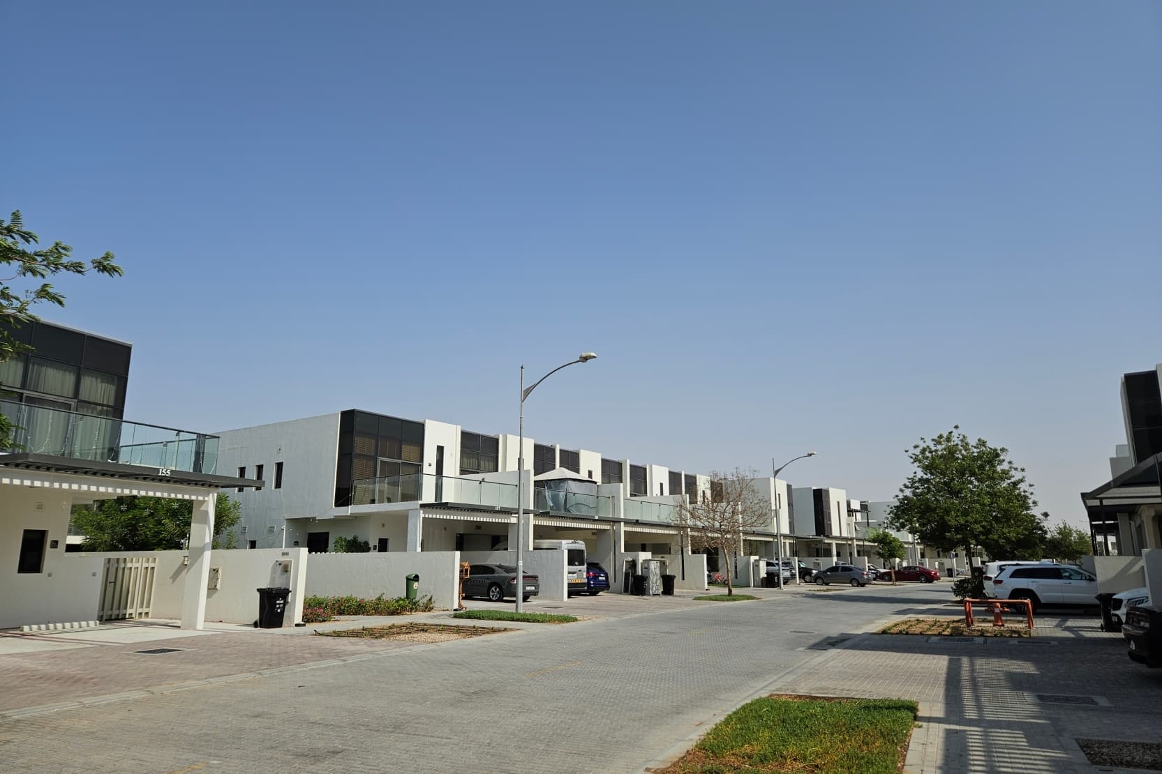 DAMAC Hills 2 Hotel Edge by Rotana（ロタナホテルレジデンス）